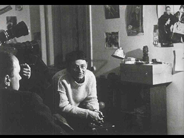 Anónimo. Retrato de Guy Debord en el rodaje de “Critique de la séparation”. Fotografía, 1959
