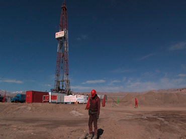 Wang Bing. Crude Oil,film, 2008