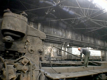 Wang Bing. West of the Tracks, film, 2003