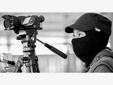 Una promotora de audiovisual de la agencia de medios zapatista Tercios Compas, 2018. © cortesía de Francisco Lion 
