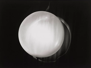 Gil J Wolman. L´Anticoncept [El anticoncepto]. Película, 1951. Fotografía: recreación realizada para la exposición Espectros de Artaud. Lenguaje y arte en los años cincuenta. Museo Reina Sofía, 2012. Colección Museo Reina Sofía  