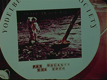 Kidlat Tahimik, Sinong Lumikha ng Yoyo? Sinong Lumikha ng Moon Buggy? [¿Quién inventó el yoyó? ¿Quién inventó el vehículo lunar?]. Película, 1978