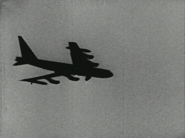 Jean-Marie Straub and Danièle Huillet. Einleitung zu Arnold Schoenbergs Begleitmusik zu einer Lichtspielscene (Introduction to Arnold Schoenburg’s “Accompaniment to a Cinematic Scene”). Película, 1972