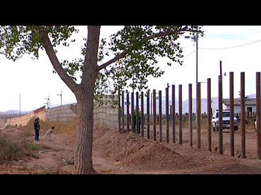 Chantal Akerman. De l'autre côté [From the Other Side]. Film, 2002
