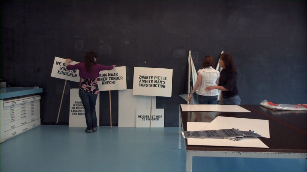 imagen de Annette Krauss y Petra Bauer, Read the Masks. Tradition is not given, 2009