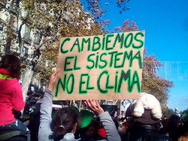 Manifestantes por un mundo sostenible, 2017. Fotografía: Ecologistes en Acció