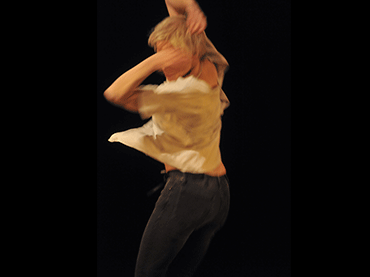 Meg Stuart, An evening of solo works [Una velada de solos], 2018. Fotografía: © Giannina Urmeneta Ottiker 