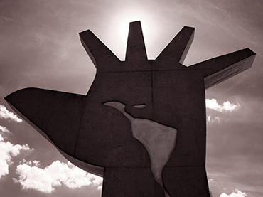 La mano de Óscar Niemeyer. Monumento de América Latina. São Paulo