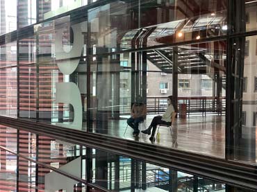 Time has fallen asleep in the afternoon sunshine, Museo Reina Sofía, 2021. Fotografía: Inma Guiu