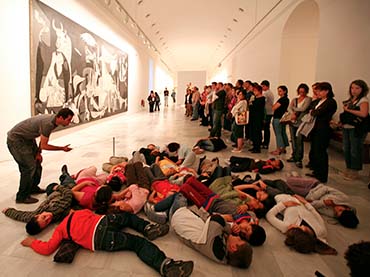 Acción Guernica por vez primera, Museo Reina Sofía, 2008 Acción Guernica por vez primera, Museo Reina Sofía, 2008