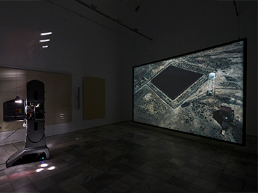 Rosa Barba, Bending to Earth [Doblarse hacia la tierra], 2015. Museo Reina Sofía