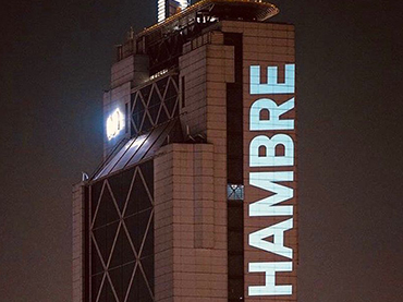 Delight Lab. Intervención artística sobre el edificio más alto de Santiago de Chile durante la pandemia, 2020