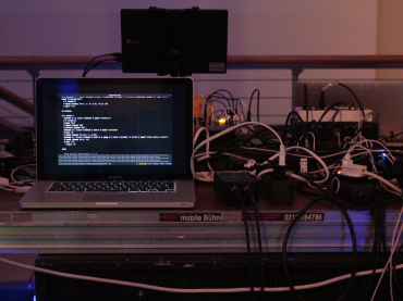 Algorave en ZKM. Karlsruhe, 2019. Fotografía: Antonio Roberts Algorave en ZKM. Karlsruhe, 2019. Fotografía: Antonio Roberts