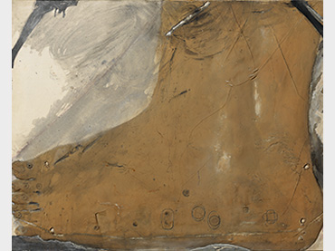Antoni Tàpies, Matèria en forma de peu (Materia en forma de pie), 1965. Fundació Antoni Tàpies, Barcelona. © Fundació Antoni Tàpies, Barcelona/VEGAP, Madrid, 2024. Fotografía: © FotoGasull Antoni Tàpies, Matèria en forma de peu (Materia en forma de pie), 1965. Fundació Antoni Tàpies, Barcelona. © Fundació Antoni Tàpies, Barcelona/VEGAP, Madrid, 2024. Fotografía: © FotoGasull