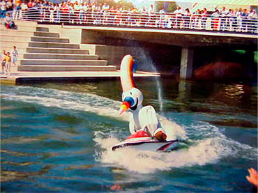 Curro por el Lago de España en moto, Sevilla, Expo 92