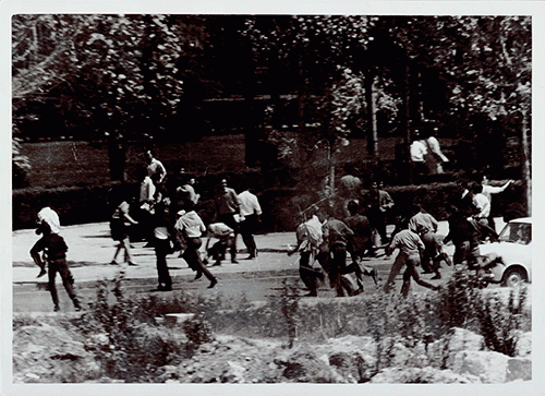 Manifestación estudiantil en el Campus de Moncloa, 18 de mayo de 1968. AGUCM, OM-812, 1(3) 