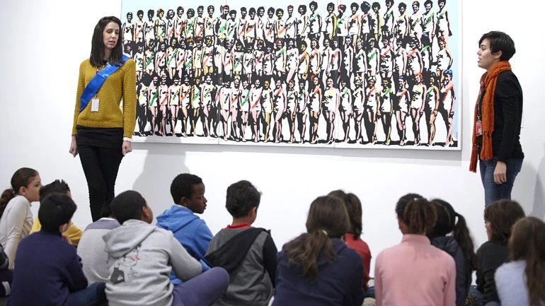 Un momento de la visita a la Colección