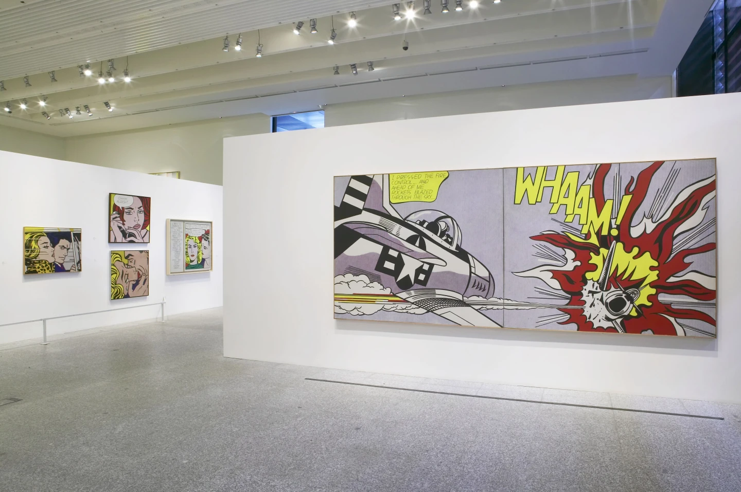 Vista de sala de la exposición Roy Lichtenstein. All about art