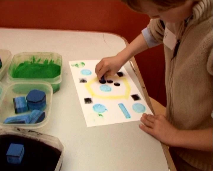 Diversos momentos en el desarrollo de la visita y el taller. Museo Reina Sofía, 2005.