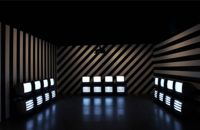 Valie Export. Adjungierte Dislokation III, 1978-1997. Vídeo, Instalación. Colección Museo Nacional Centro de Arte Reina Sofía, Madrid.