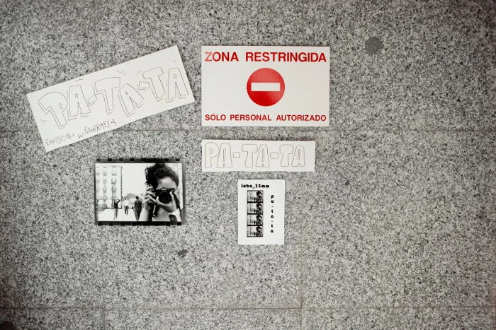 Inauguración de la exposición PA-TA-TA organizada por los participantes de Labo_35 mm donde los jóvenes muestran sus trabajos y exponen al público su vivencia en el taller