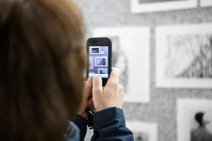 Inauguración de la exposición PA-TA-TA organizada por los participantes de Labo_35 mm donde los jóvenes muestran sus trabajos y exponen al público su vivencia en el taller