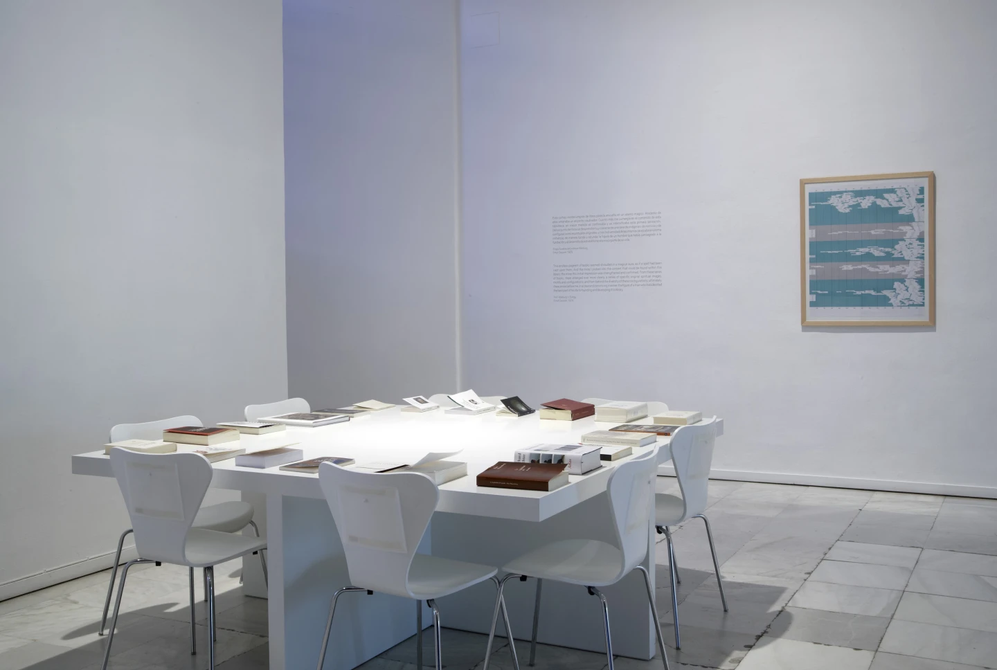 Imagen del área de interpretación preparada para la exposición ATLAS, ¿Cómo llevar el mundo a cuestas? Museo Reina Sofía, 2010.