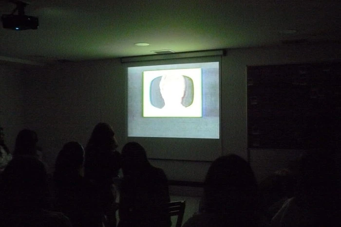 Procesos de grabación y preparación del corto, proyección y debate dentro del taller para jóvenes Fórum vídeo, diseñado por Equipo