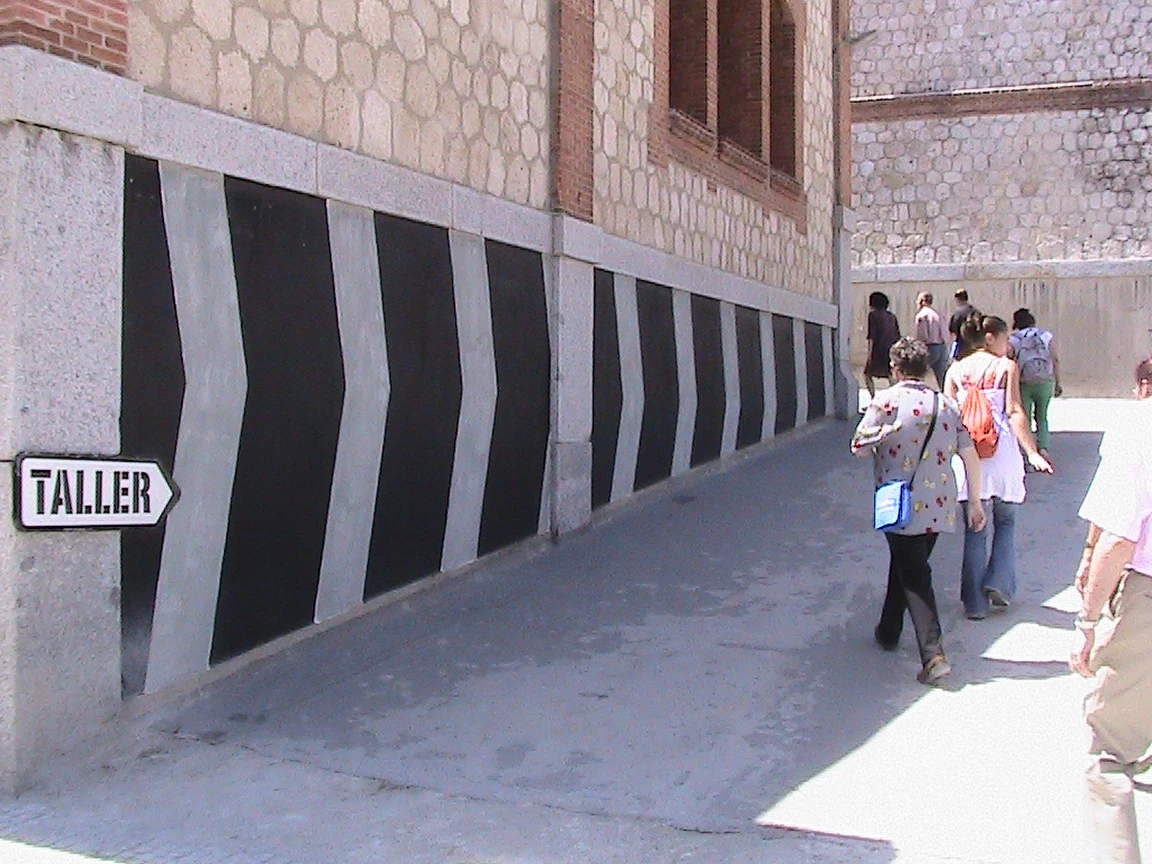 Un momento del recorrido por las instalaciones de Matadero Madrid, 2011.