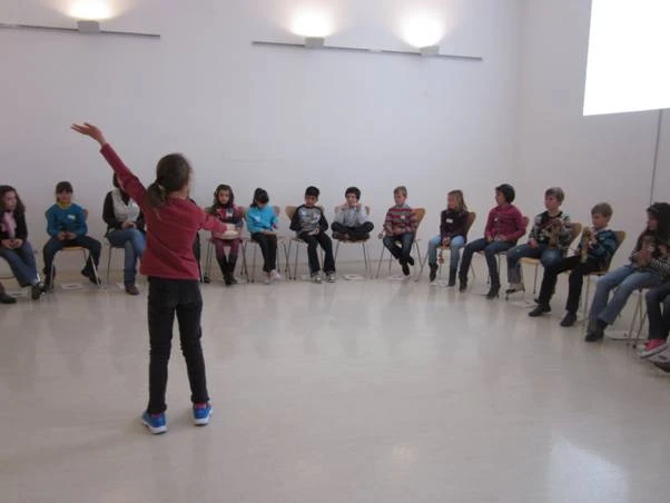 Un alumno dirige la creación sonora colectiva, 2011.