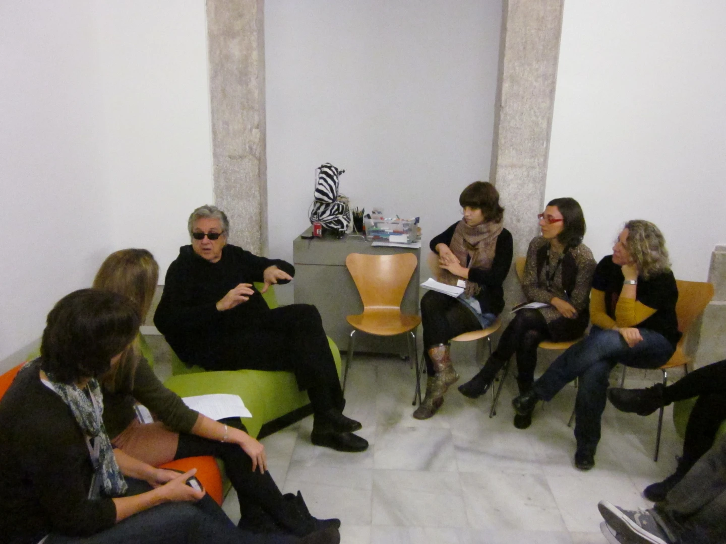 Miembros de Equipo conversan con el artista Antoni Muntadas, 2011