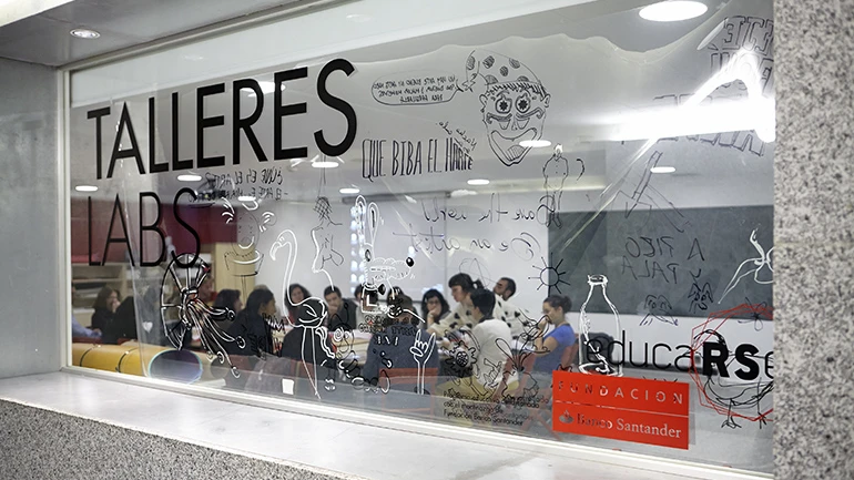 Profesores asisten a una sesión de formación