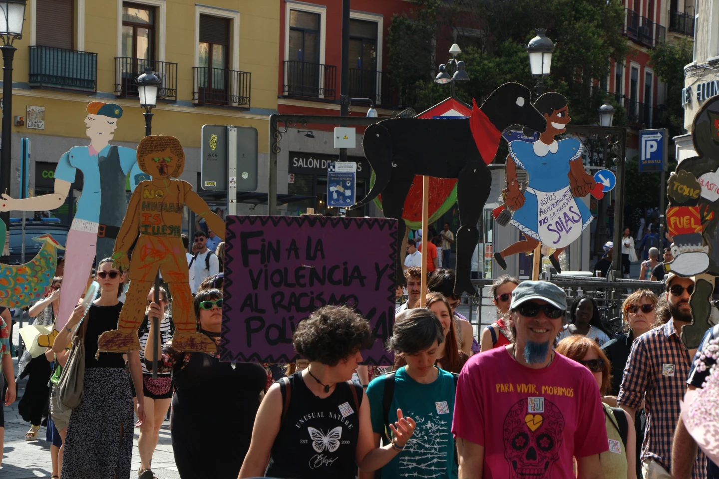 Pasacalles en Lavapiés del Picnic del barrio 2025. Museo Reina Sofía, junio 2025