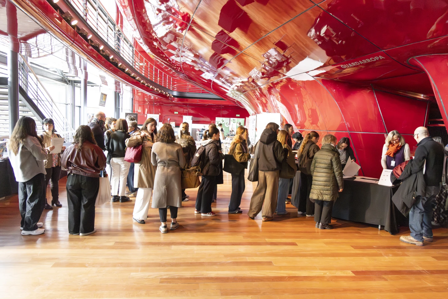 Recepción de personas inscritas. 27 Jornadas de Conservación de Arte Contemporáneo, 2026. Museo Reina Sofía