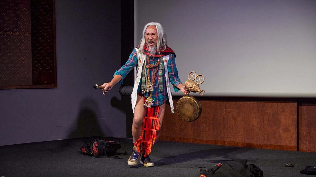 Kidlat Tahimik en Las películas de Kidlat Tahimik. Fábulas contra el desarrollismo. Museo Reina Sofía, 2022