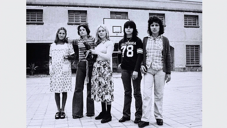 Pilar Aymerich. Presas en el patio de la cárcel. Prisión de mujeres de la Trinidad. Fotografía, 1978. Copia de la autora en años 90. Colección Museo Reina Sofía