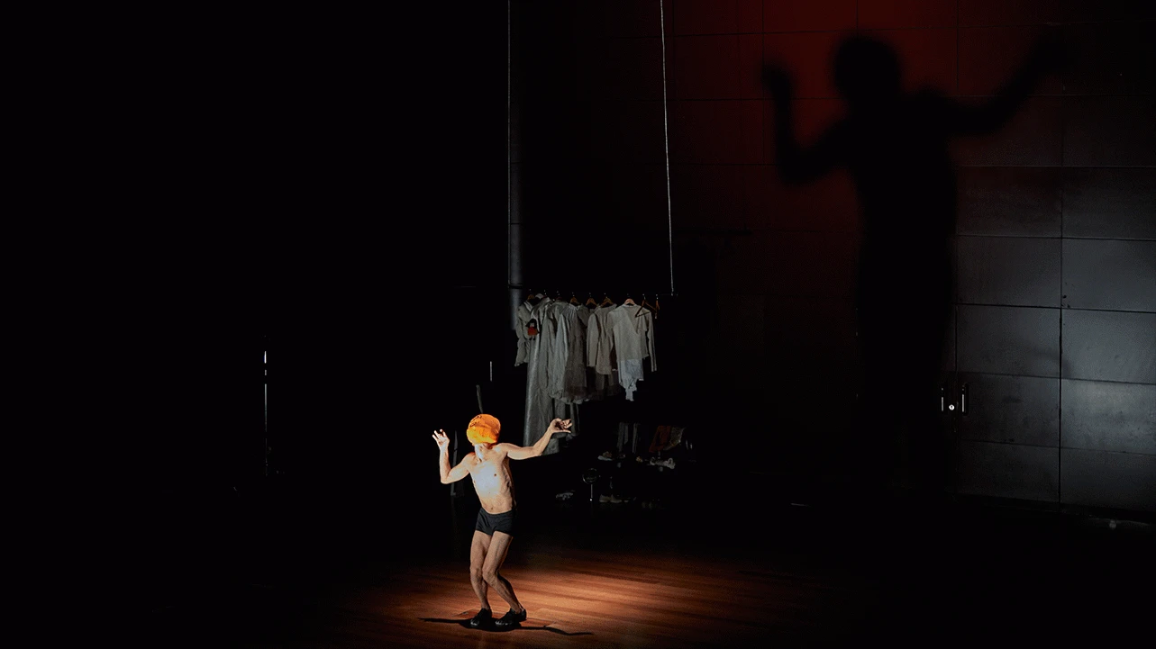 Takao Kawaguchi en About Kazuo Ohno en el Museo Reina Sofía, 2018. Fotografía: Joaquín Cortés/Román Lores © Museo Reina Sofía