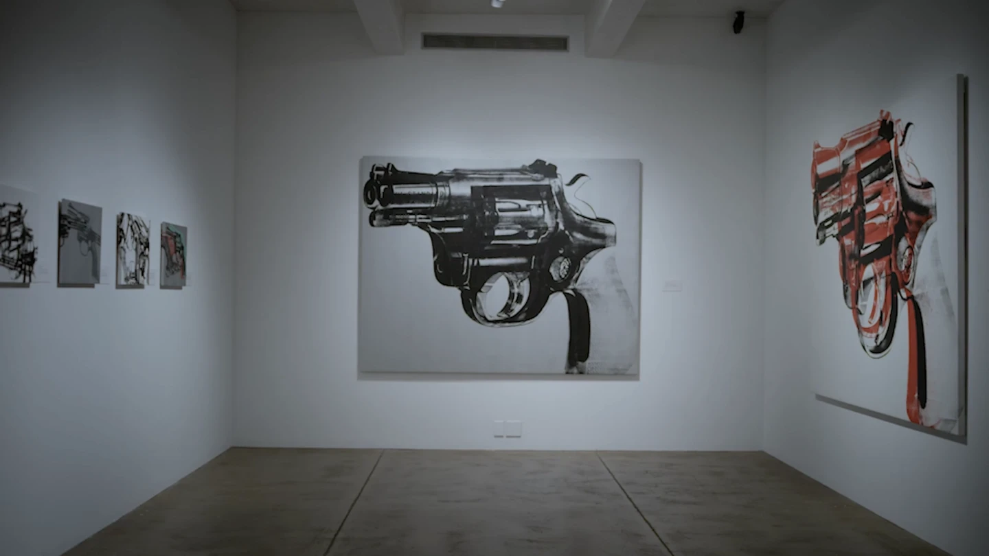 Fotograma de la película de Sebastián Galán, Warhol-Vijande. Más que pistolas, cuchillos y cruces, 2025