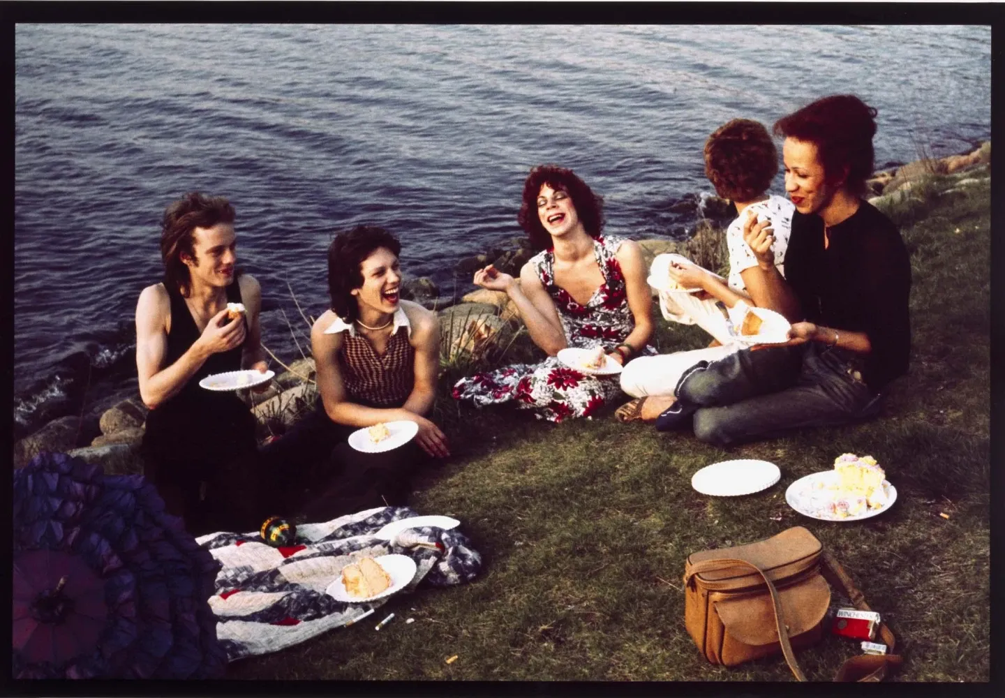 Nan Goldin, Picnic on the Esplanade, Boston [Picnic en el muelle, Boston]