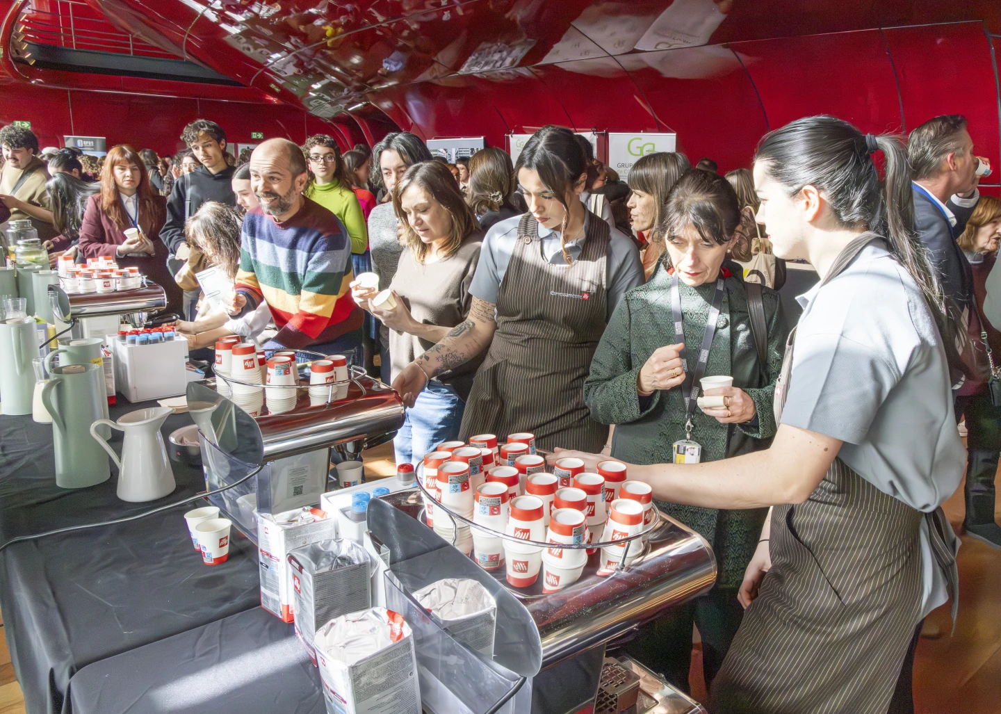 Café en el vestíbulo de los Auditorios Nouvel