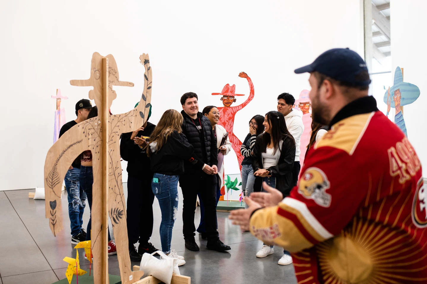 Studio Lenca, Chisme, 2023. Instalación en Parrish Art Museum (Nueva York), realizada en colaboración con WeCount!