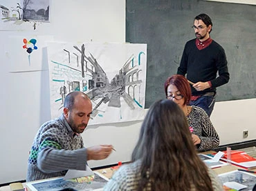 Momento del taller conducido por el artista Jonathan Notario