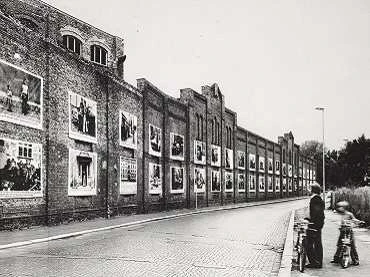 Imagen de portada del libro: Das sind eben alles Bilder der Strasse: die Fotoaktion als sozialer Eingriff: eine Dokumentation. 1979 Frankfurt am Main. Editorial: Syndikat