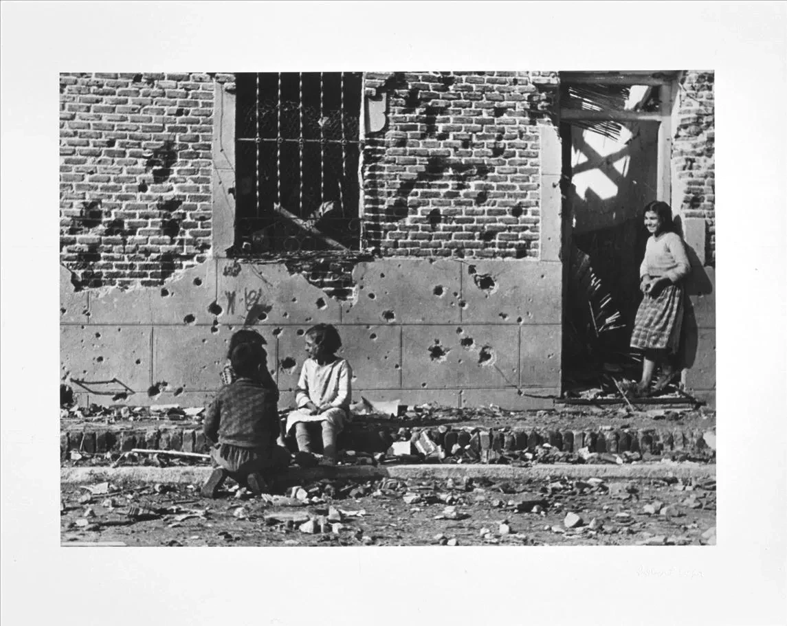 Robert Capa (Ernö Friedmann, André), Madrid, barrio de Vallecas, noviembre-diciembre 1936 (Madrid, Vallecas Neighbourhood, November–December 1936