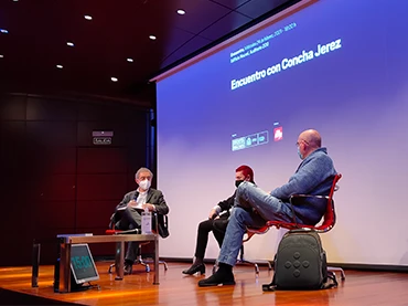 Encuentro con Concha Jerez, 2021. En la imagen (de izquierda a derecha): Manuel Borja-Villel, Concha Jerez y Fernando Castro Flórez. Fotografía: Celia Maldonado