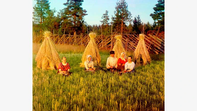 Sergeĭ Mikhaĭlovich Prokudin-Gorskiĭ, En el tiempo de la cosecha, 1909. Library of Congress, Prints &amp; Photographs Division, Prokudin-Gorskii Collection