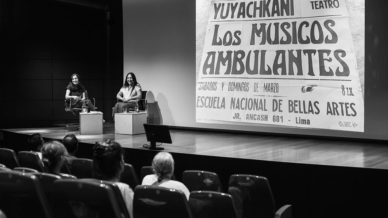 Ruth Estévez y Teresa Ralli durante la conversación de la Sesión 2 de la Cátedra Teatralidades expandidas en el Museo Reina Sofía, 2022. Fotografía: Claudia Córdova Zignago
