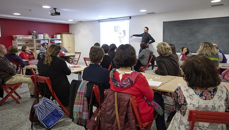 Profesores asisten a una sesión de formación.