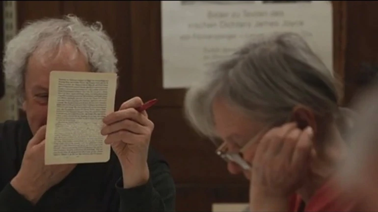 Imagen del documental The Joycean Society (La sociedad joyceana). Dora García, 2013