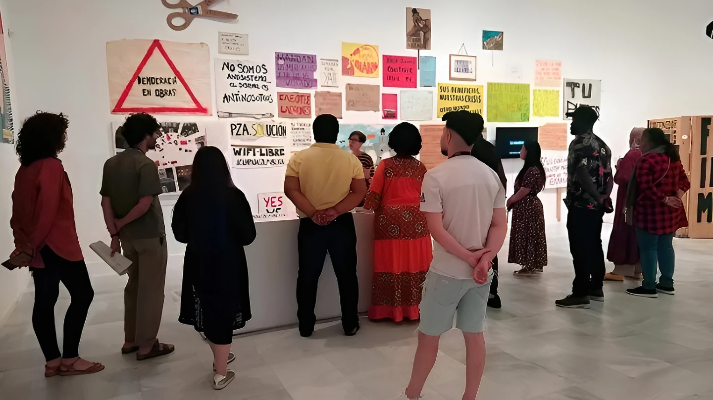 Visita a la Sala 103.02 La plaza. La potencia de lo colectivo en el marco de la Escuela de mediación situada, 2022. Fotografía: Laura José Iserte